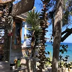 Les Galets Bleus De Calvi