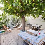 Les Galets Bleus De Villa Calvi