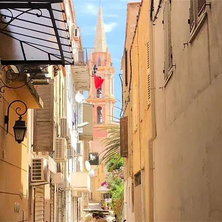 Les Galets Bleus De Villa Calvi (Corsica)
