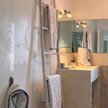 Les Galets Bleus De Villa Calvi (Corsica)