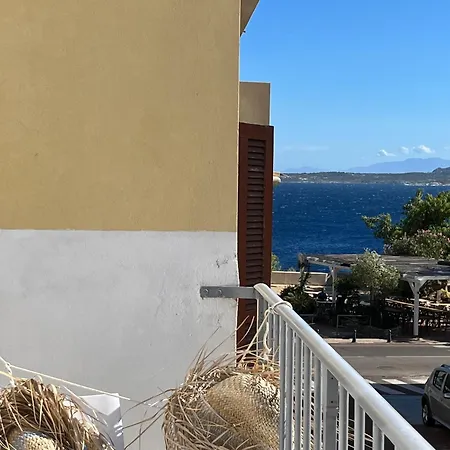 Les Galets Bleus De Calvi