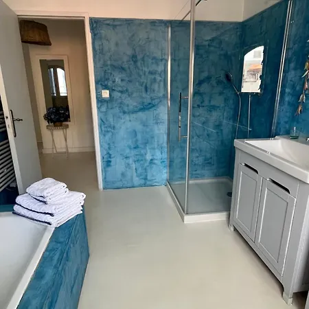 Les Galets Bleus De Villa Calvi (Corsica)